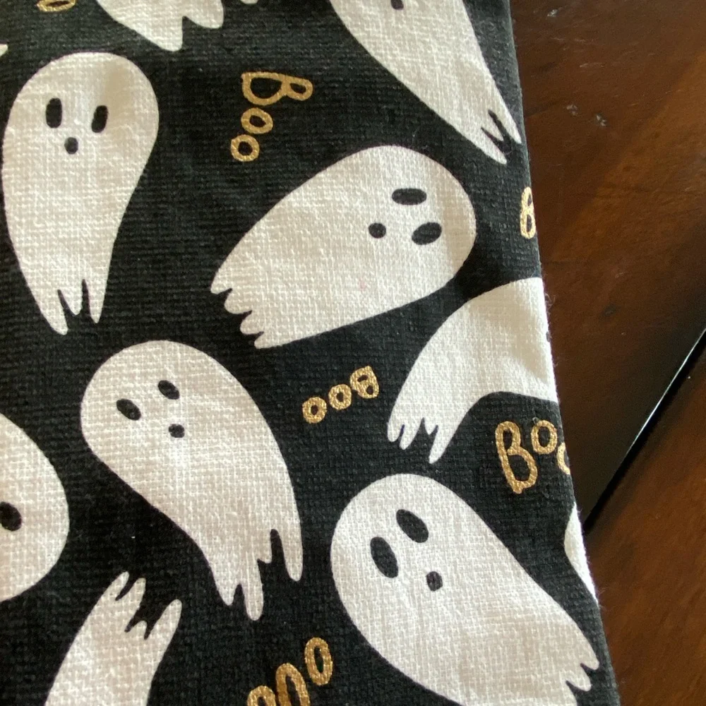 Tahari Halloween BOO Ghosts Black and White Kitchen Towels bundle - (2) sets